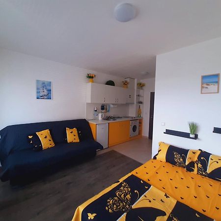 Apartment-Studio Daisy In Kiwi Gardens Complex ビャラ エクステリア 写真